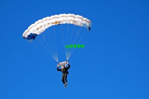 丹佛掘金再演逆转奇迹！经验与韧性铸就连续第三轮抢七晋级