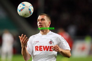 德甲冬窗转会总结，拜仁稳扎稳打抢占先机，保级军团上演生存博弈