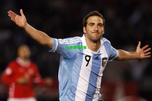 荷甲新星引豪门争夺战 19岁中场斯密特标价2200万镑