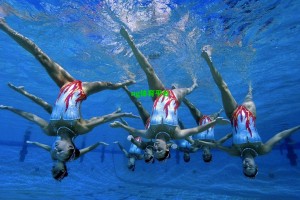 欧冠生死战，巴萨中楣逃绝杀，将死拼拜仁定生死