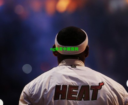 半场闷平火药味浓！扎卡尼争议染红 巴希奇屡造杀机 帕尔马主场暂平十人拉齐奥