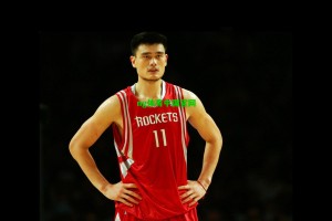 越秀山之王终幕，扎哈维宣布退役，传奇射手留下永恒经典