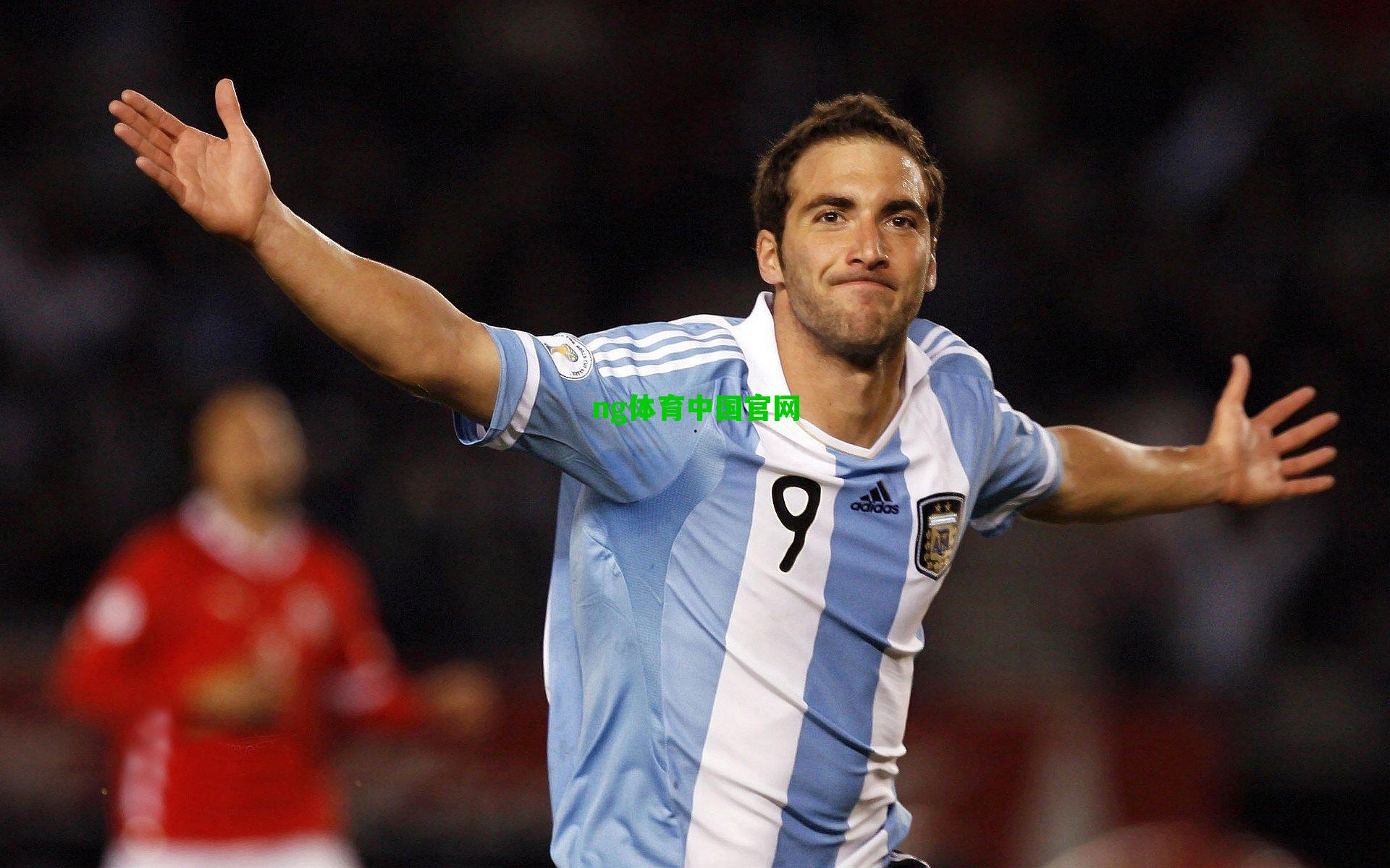 意甲双雄与英超新贵争夺波尔图新星，19岁中场弗罗霍尔特成转会市场焦点