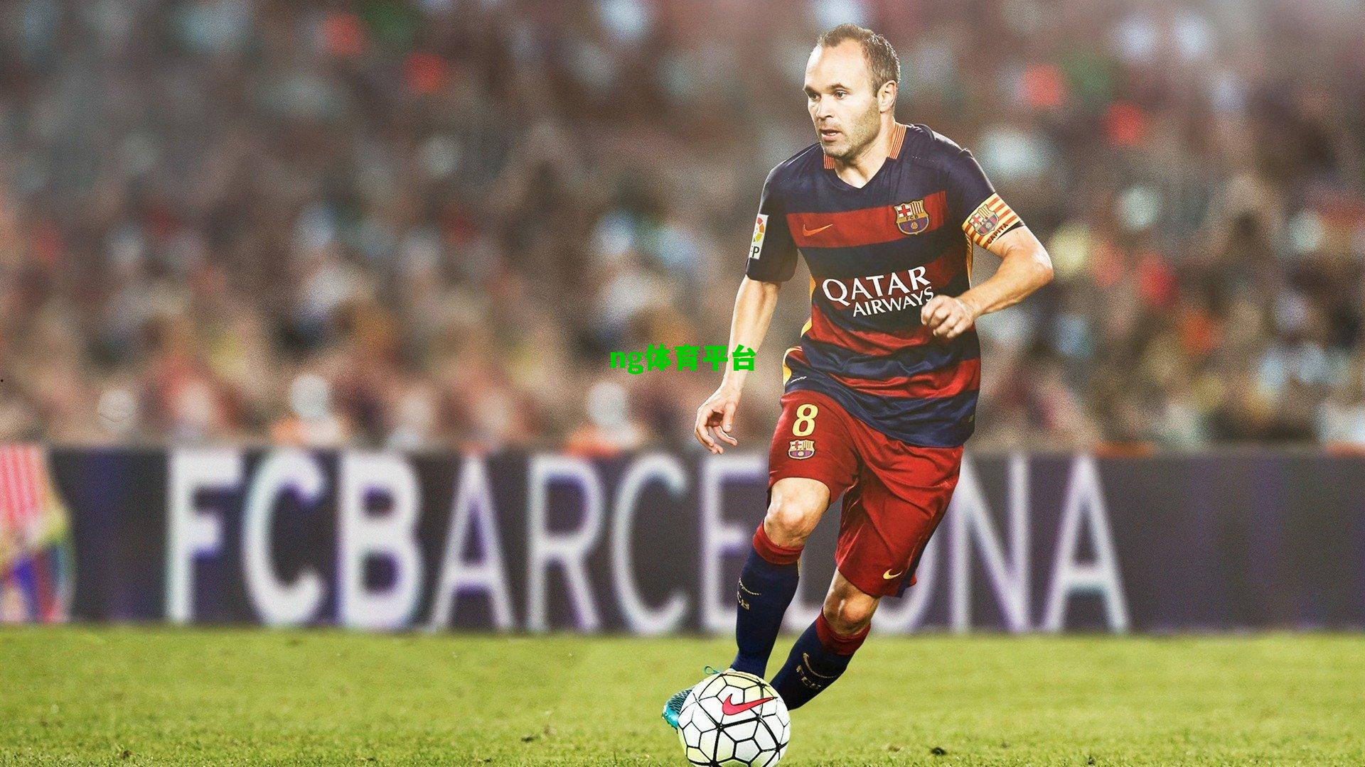 绿茵场外的暗夜玫瑰，若昂·内维斯女友马达莱娜晒暗黑风妆造，诠释不可触碰的美