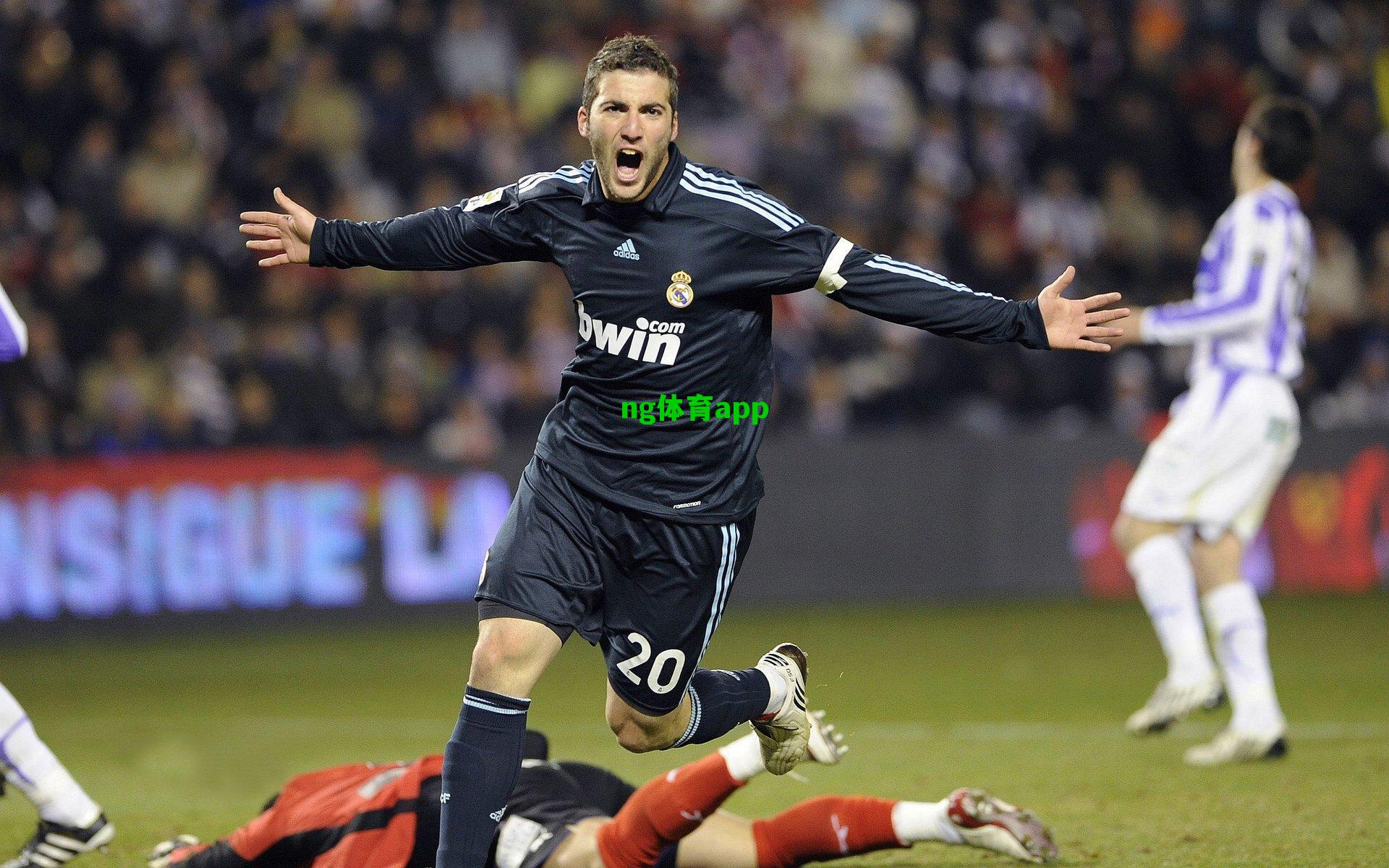 太阳报独家披露，曼联冬窗引援停滞，夏窗锁定沃顿等中场目标